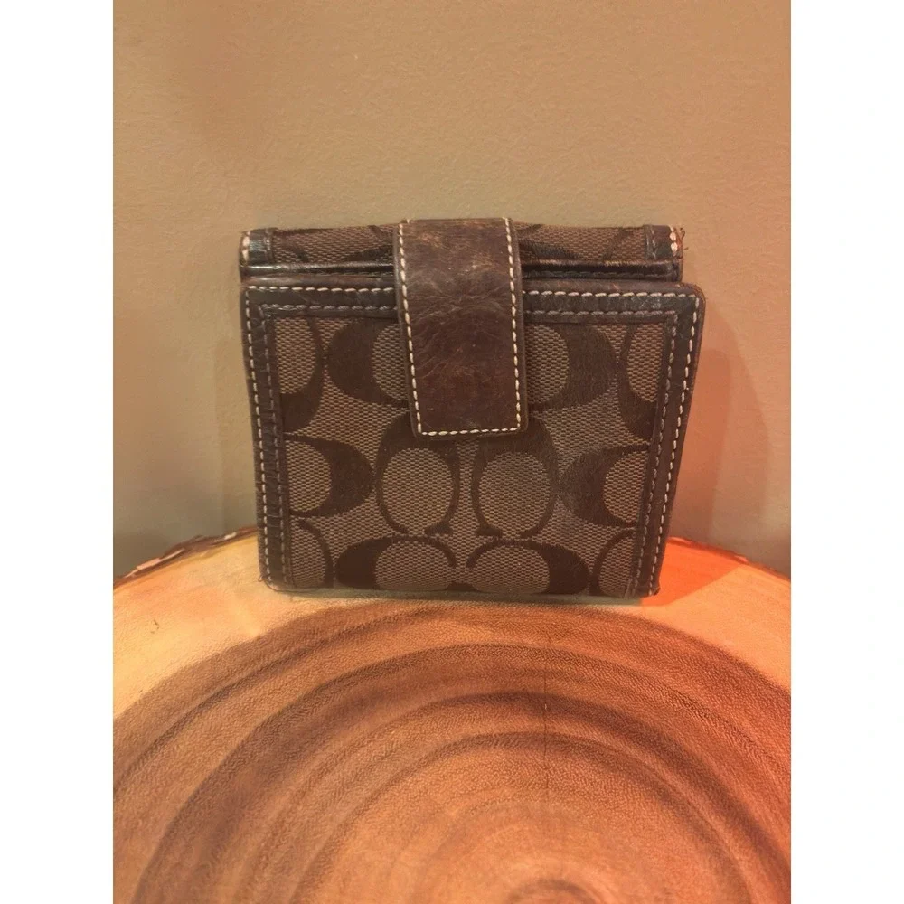 COACH Signature Brown Bi Fold Leather‎ Wallet. Coach Logo